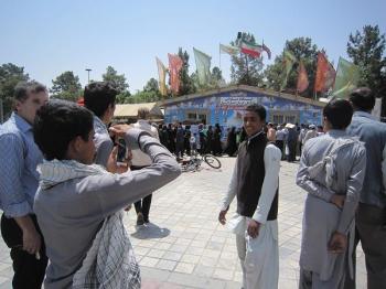 گزارش مصور پذیرایی ایستگاه صلواتی گردان انصارالرسول از زائران امام(ره)