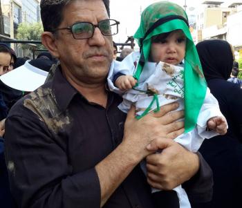 ایثارگران اهوازی از عزاداران حسینی پذیرایی کردند