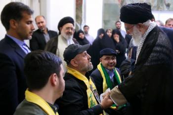 دیدار صمیمانه جانبازان حزب‌الله لبنان با رهبر انقلاب