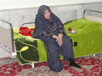 دیدار گروه جهادی ایثارگران با خانواده شهدای نیشابور