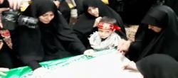 مداحی فرزند خردسال شهید امنیت بر پیکر پدر/فیلم