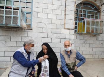 توزیع پک بهداشتی بین خانواده ایثارگران بوشهر/تصاویر