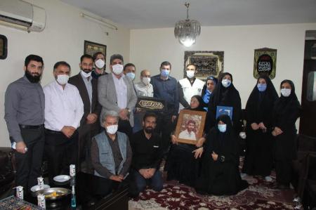 اصحاب رسانه خوزستان با خانواده شهیدان فرجوانی دیدار کردند
