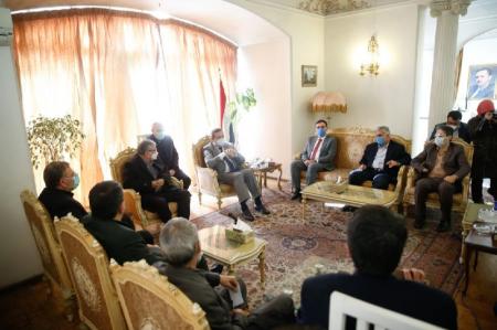 انجمن خادمان و خانواده‌ی شهدای مدافع حرم با سفیر سوریه دیدار کردند