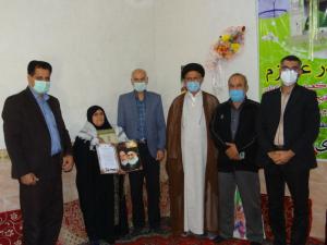 دیدار گروه جهادی ایثارگران بدون مرز استان بوشهر با خانواده شهیدان/تصاویر