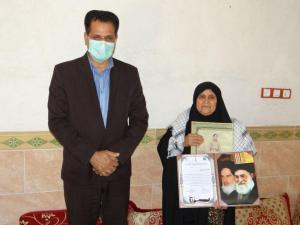 دیدار گروه جهادی ایثارگران بدون مرز استان بوشهر با خانواده شهیدان/تصاویر