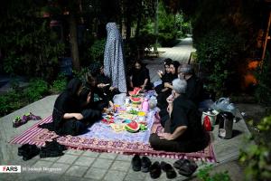 افطاری ساده در گلزار شهدا/تصاویر