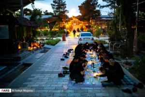افطاری ساده در گلزار شهدا/تصاویر
