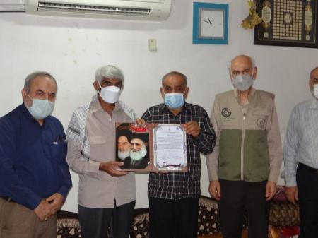 دیدار گروه های جهادی بوشهری با یک آزاده تنگستانی/تصاویر