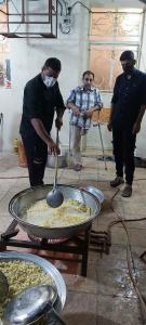 توزیع غذای گرم در میان نیازمندان در شهادت حضرت رقیه (س)
