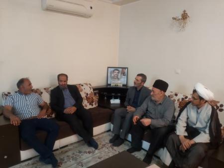 دیدار اعضای مجمع ایثارگران انقلاب و قرارگاه سازندگی خاتم الانبیا(ص) با خانواده شهید جاویدالاثر