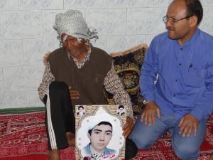 تکریم دو خانواده شهید در دشتستان/تصاویر