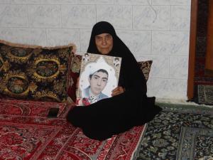 تکریم دو خانواده شهید در دشتستان/تصاویر
