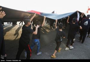 اهتزاز پرچم عزای امام حسین (ع) در شلمچه /تصاویر