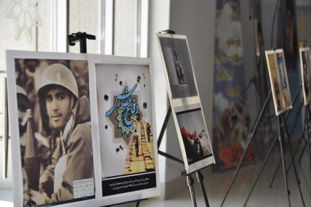 برپایی نمایشگاه عکس و کتاب «از محراب تا معراج» در زرین‌آباد