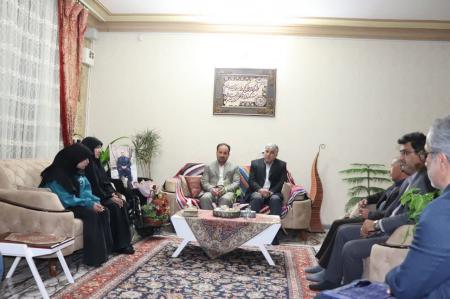 دیدار مدیرکل بنیاد شهید استان ایلام با خانواده معظم شهداء 