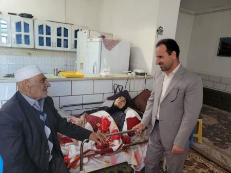 دیدار مدیرکل بنیاد استان ایلام با خانواده شهید در دره‌شهر