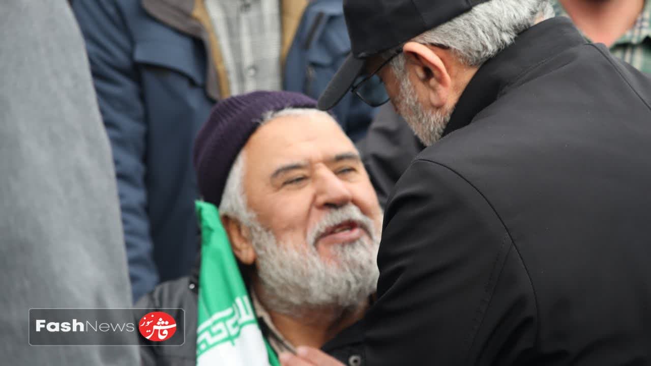 سردار قاآنی در راهپیمایی 22 بهمن