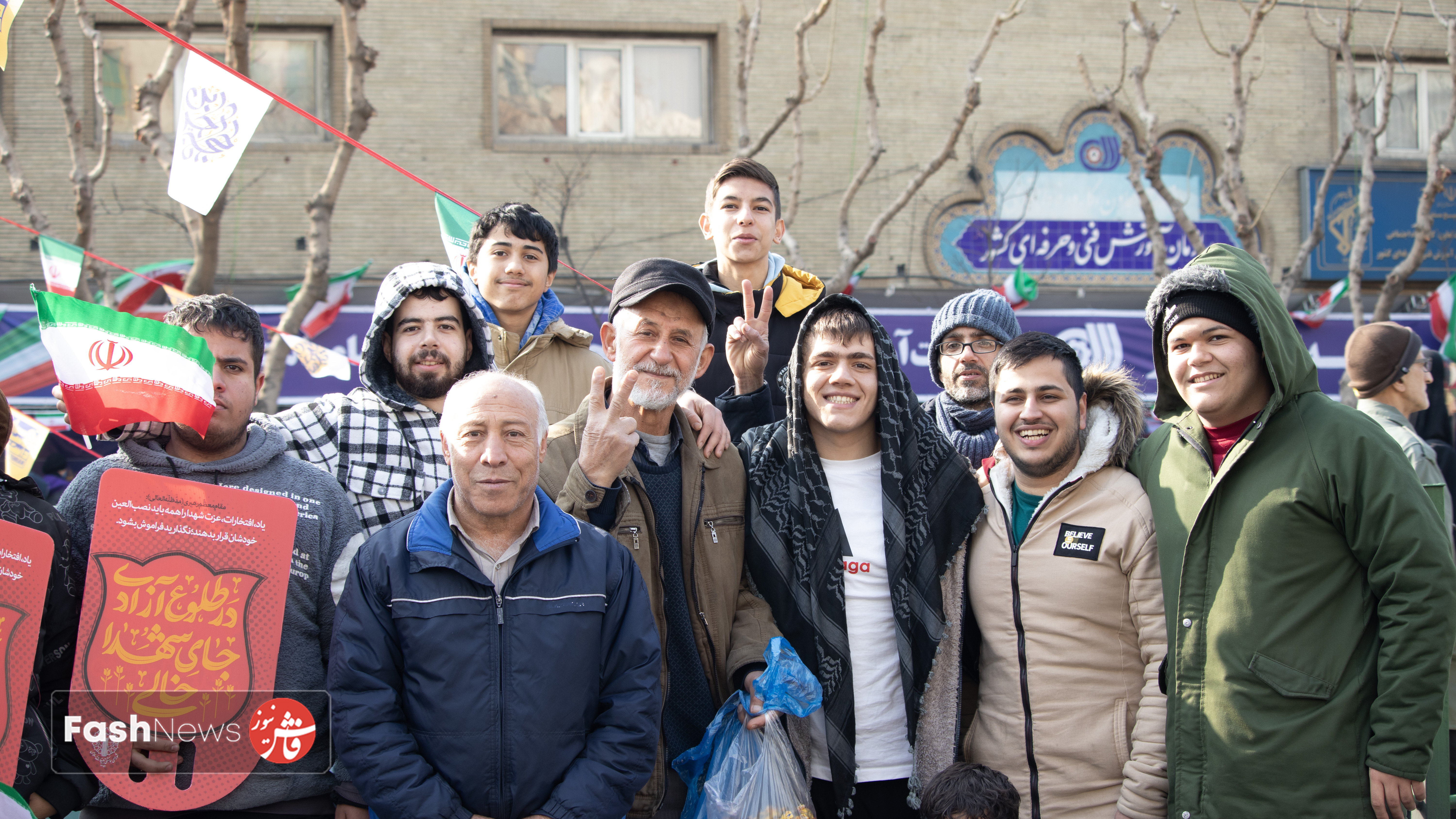 حضور پرشور جوانان راهپیمایی 22بهمن