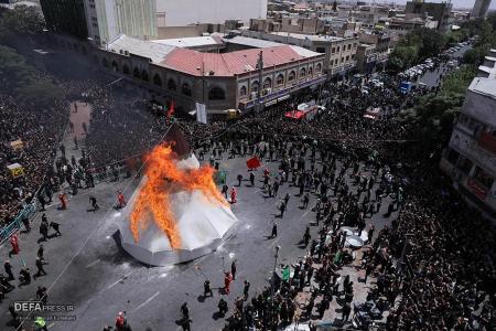 مراسم خیمه سوزان عاشورا در چهارراه گلوبندک/تصاویر