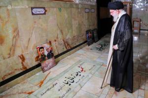 حضور رهبری بر سر مزار شهدا امیرعبداللهیان، موسوی و زمانی‌نیا/تصاویر