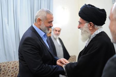 لحظاتی از آخرین دیدار شهید هنیه با رهبری/فیلم 