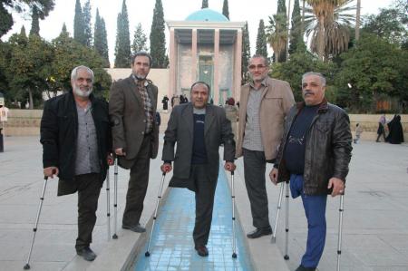 پاهایی که جا ماندند/ زیباترین دوستی ها