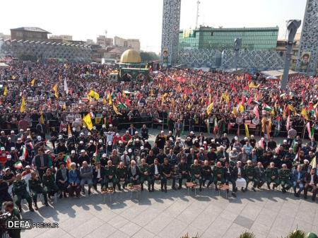 مراسم تشییع پیکر شهید «نیلفروشان» میدان امام حسین(ع)