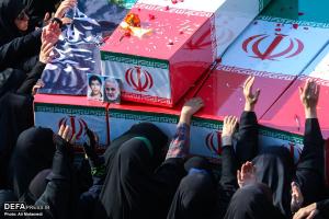 تشییع پیکرهای ۱۰۰ شهید گمنام در جمعه غمبار فاطمیه/تصاویر