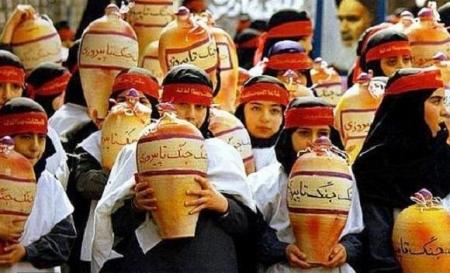 ابتکار عمل در جمع‌آوری و توزیع کمک‌های مردمی به جبهه‌ها