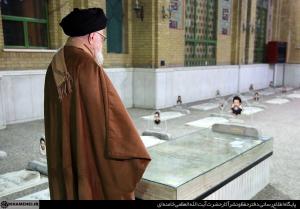 تصاویر حضور رهبرانقلاب در گلزار شهدا