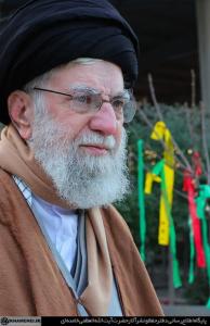 تصاویر حضور رهبرانقلاب در گلزار شهدا