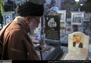 تصاویر حضور رهبرانقلاب در گلزار شهدا