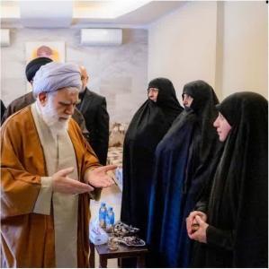 نماینده رهبر انقلاب با خانواده فرماندهان شهید لبنان دیدار کرد