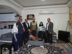 دیدار گروه جهادی ایثارگران با خانواده طلبه نخبه شهید