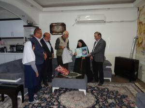 دیدار گروه جهادی ایثارگران با خانواده طلبه نخبه شهید