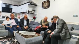 دیدار گروه جهادی ایثارگران با خانواده طلبه نخبه شهید