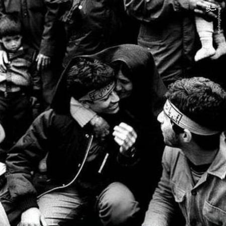 زنـی در گوشۀ تاریک تصـویر 