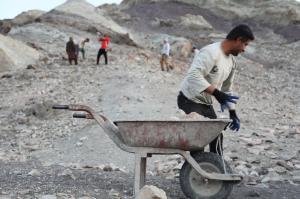اردوی جهادی ایثارگران در تنگنای نابسامانی‌های بشاگرد+عکس