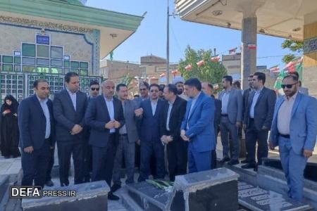  ادای احترام وزیر تعاون، کار و رفاه اجتماعی به شهدای بهار + تصاویر