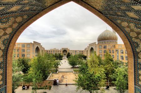 از دوران تاریک رضاخانی تا روزگار شکوفایی انقلاب 