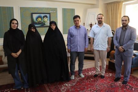 دیدار شهردار تبریز با خانواده شهید«کریمی» و جانباز «فیروزی»