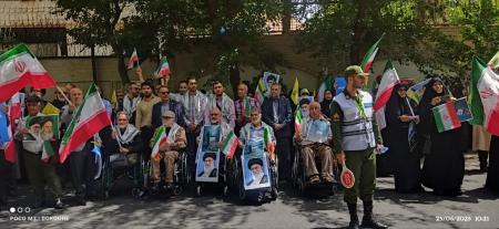 تجمع اعتراضی جمعی از خانواده شهدا و ایثارگران برگزار شد