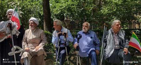 مصاحبه با خانواده شهدا درمقابل دفتر سازمان ملل 