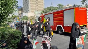 پرچم‌ها بالا، جان‌ها بر کف، فریادها در گلو و پیروز میدان