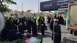 پرچم‌ها بالا، جان‌ها بر کف، فریادها در گلو و پیروز میدان