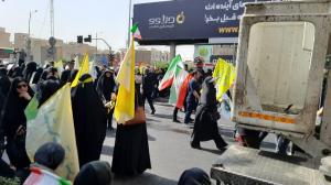 پرچم‌ها بالا، جان‌ها بر کف، فریادها در گلو و پیروز میدان