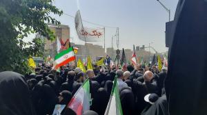 پرچم‌ها بالا، جان‌ها بر کف، فریادها در گلو و پیروز میدان