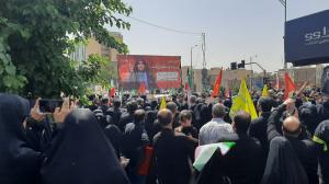 پرچم‌ها بالا، جان‌ها بر کف، فریادها در گلو و پیروز میدان