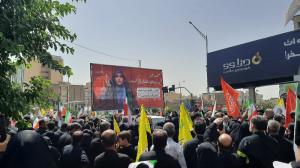 پرچم‌ها بالا، جان‌ها بر کف، فریادها در گلو و پیروز میدان